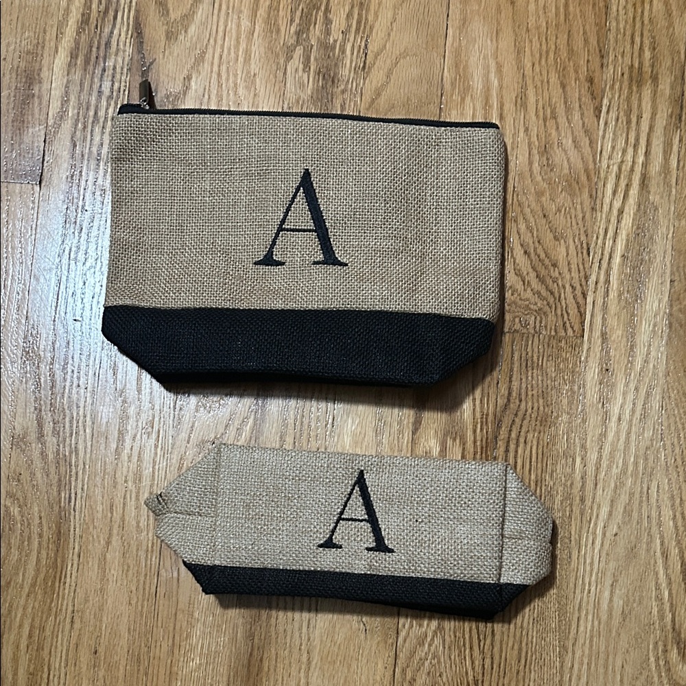 Women’s bags. 
Pouches for makeup or organization